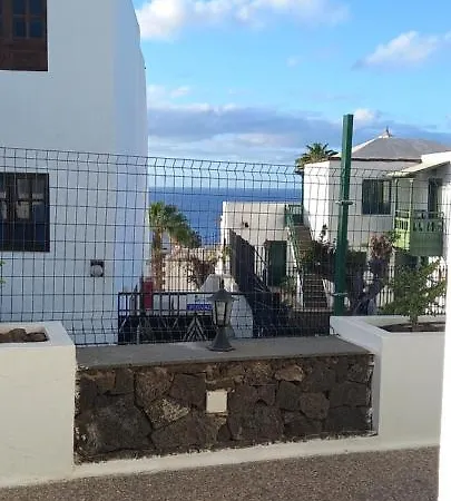 Apartment Beautiful Spacious 1-bed With Aircon *