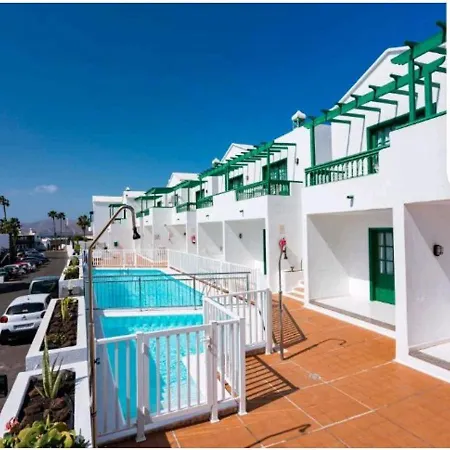 Apartment Beautiful Spacious 1-bed With Aircon *