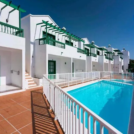 Beautiful Spacious 1-bed With Aircon Apartment