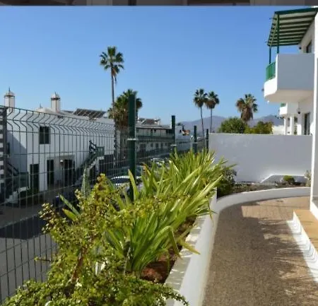 Apartment Beautiful Spacious 1-bed With Aircon *