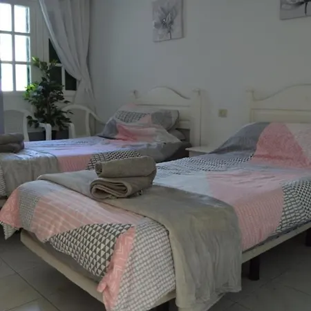 Apartment Beautiful Spacious 1-bed With Aircon Puerto del Carmen (Lanzarote)