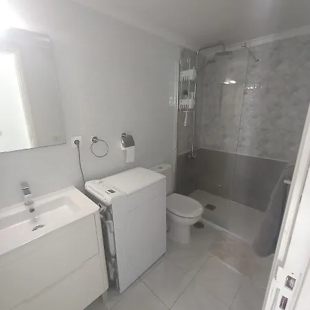 Beautiful Spacious 1-bed With Aircon Apartment